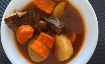 Hearty Beef Stew with Carrots and Potatoes